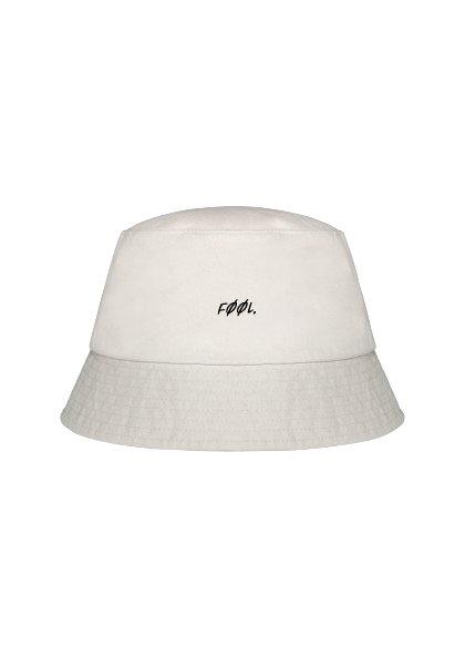 Witte bucket hat met in het klein en in het zwart geborduurd "FØØL" logo op de voorkant.