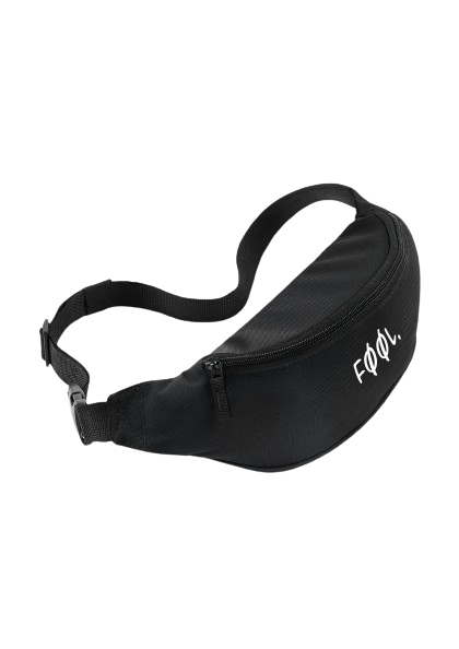 Zwarte fanny pack met wit 'FØØL' logo op de voorkant van de tas