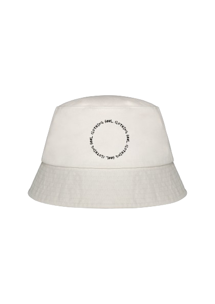 Gebroken witte bucket hat met het logo meerdere keren herhaald in een cirkel. Het logo beschrijft "FØØL CLOTHING"