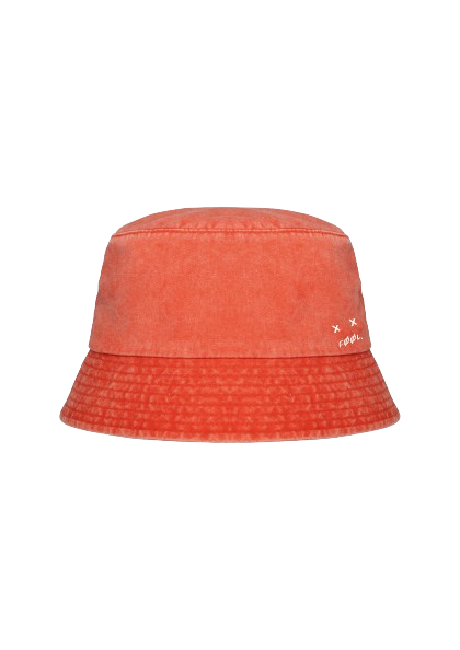 Verwassen coraal rode bucket hat met geborduurd logo van "FØØL"