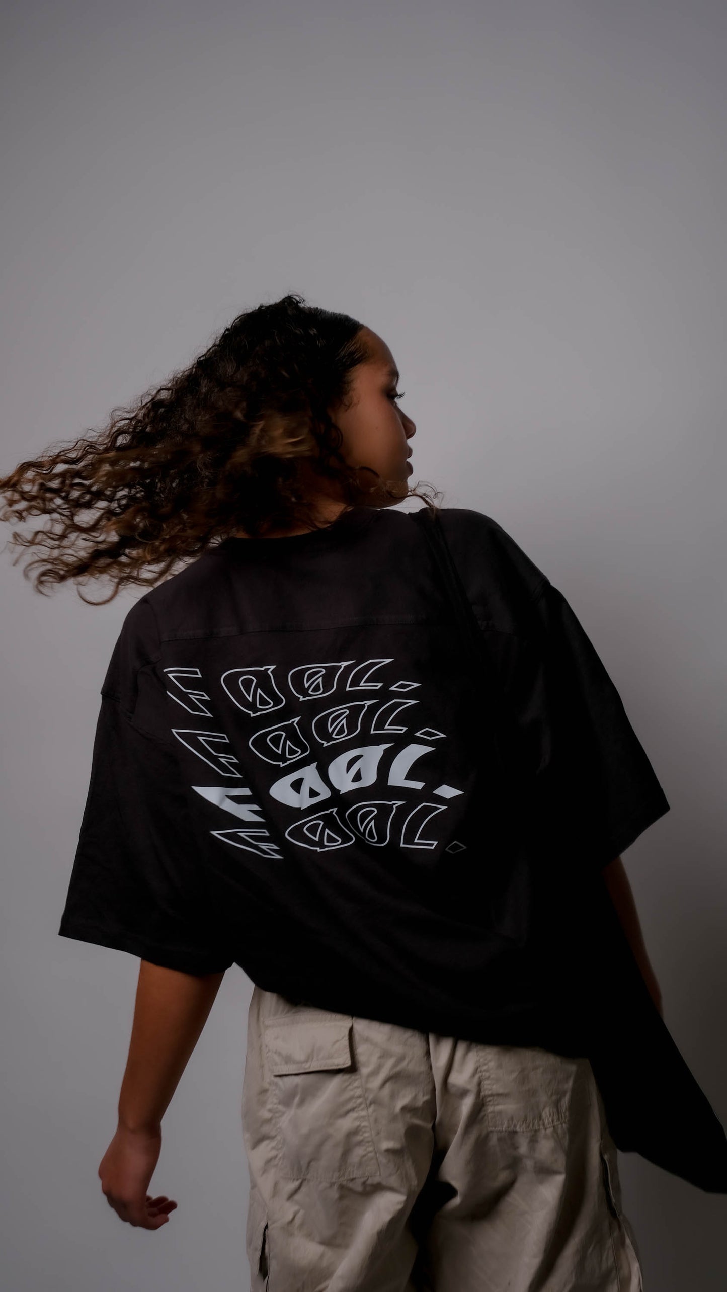 4 In a Row T-Shirt Zwart – Oversized Unisex Streetwear