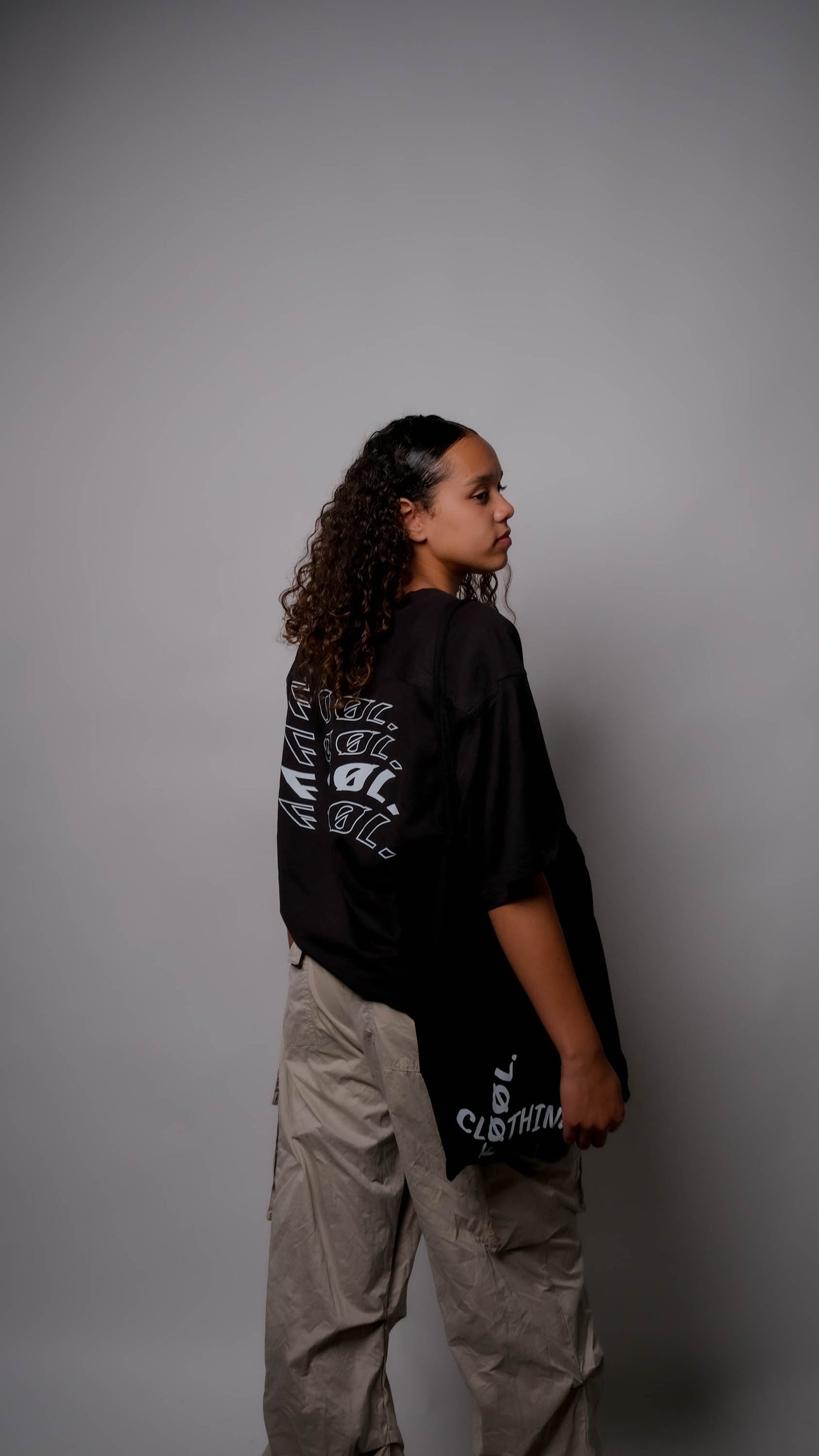 4 In a Row T-Shirt Zwart – Oversized Unisex Streetwear