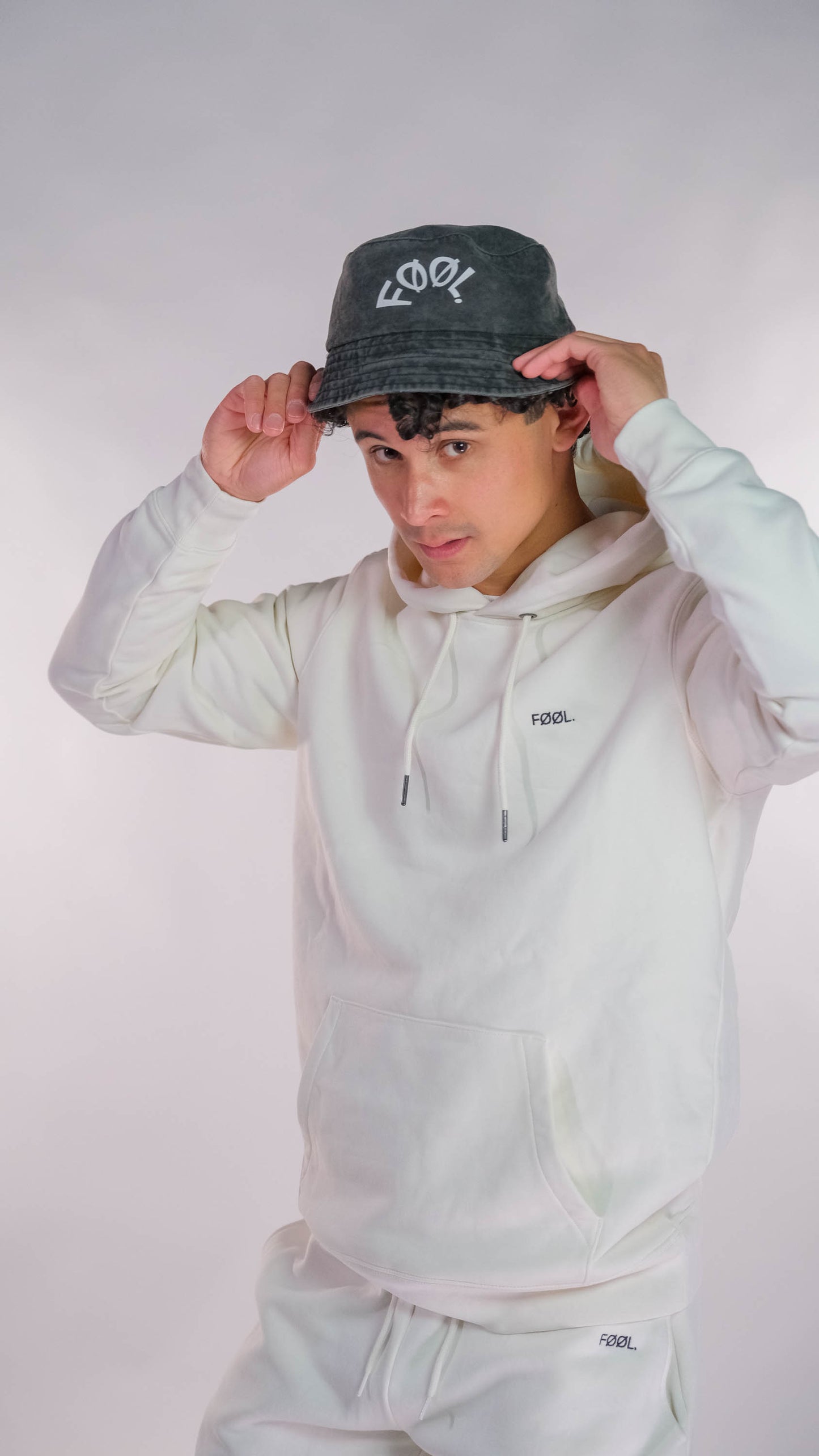 Recycled Bucket Hat met FØØL. logo
